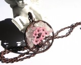 Medalion copacul vietii cu pietre cuarț roz si flori acril